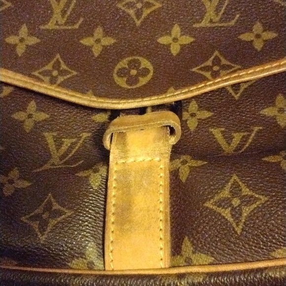 Authentic Louis Vuitton Saumur 35 Crossbody Bag #AR0930 - Picture 7 of 16